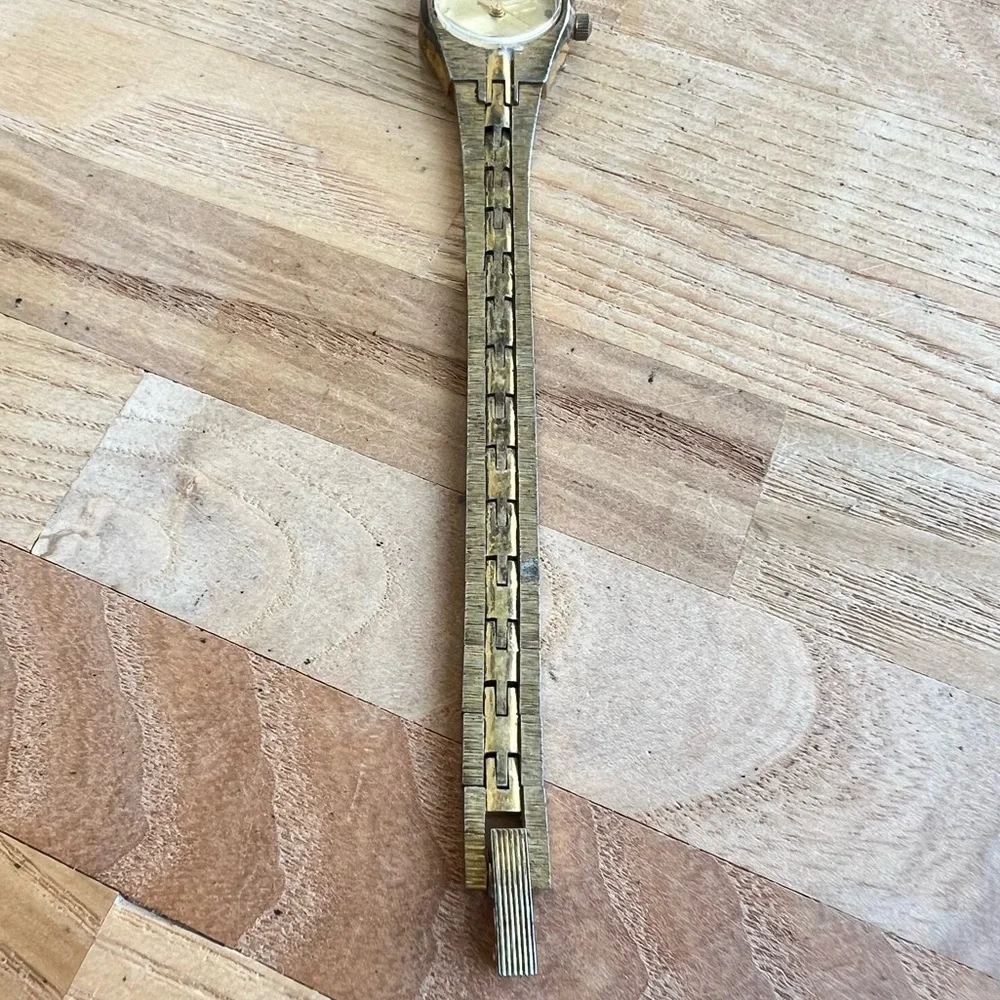 Vintage Gruen precision gold tone ladies dress watch NEW BATTERY